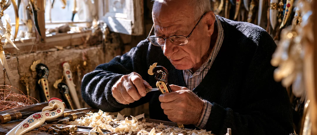 The artistry behind Jezzine’s phoenix knives