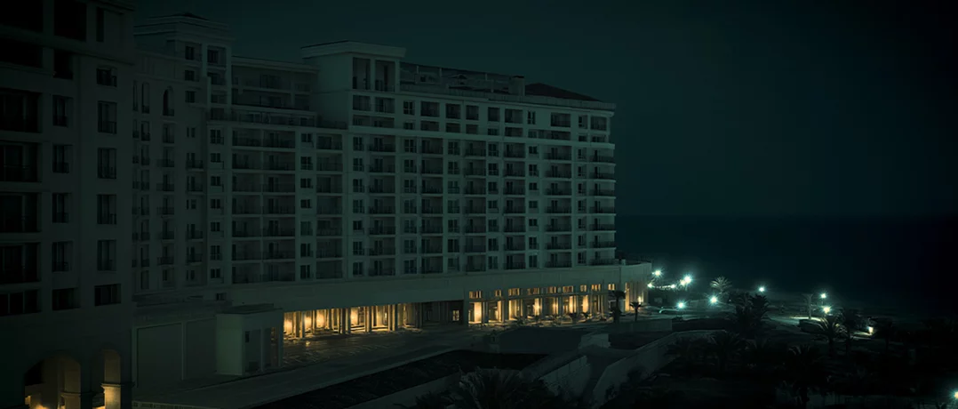 War empties hotels and disrupts the summer season