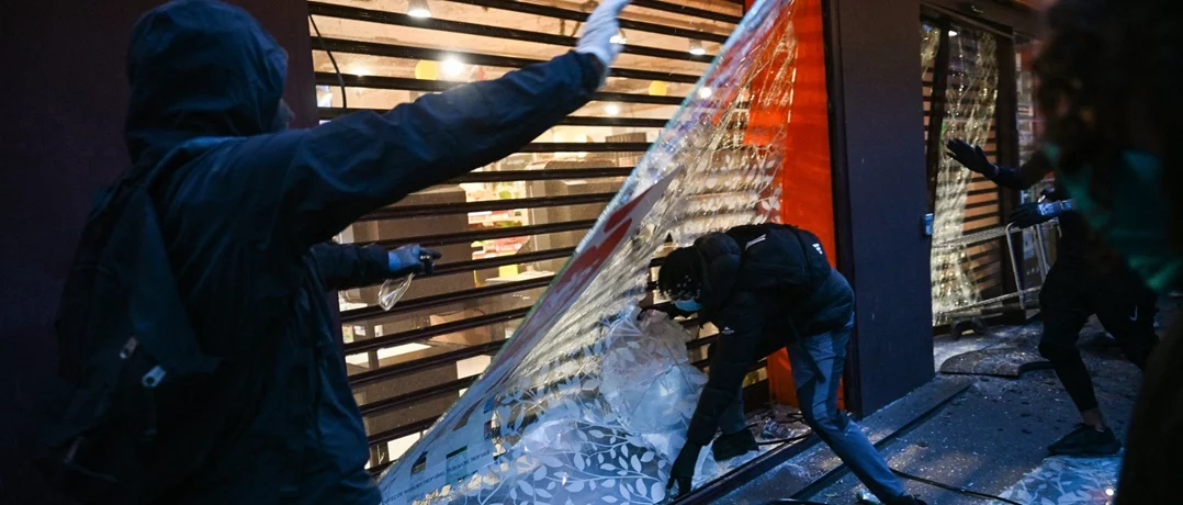 France hit by debt sell-off as violent protests unnerve investors