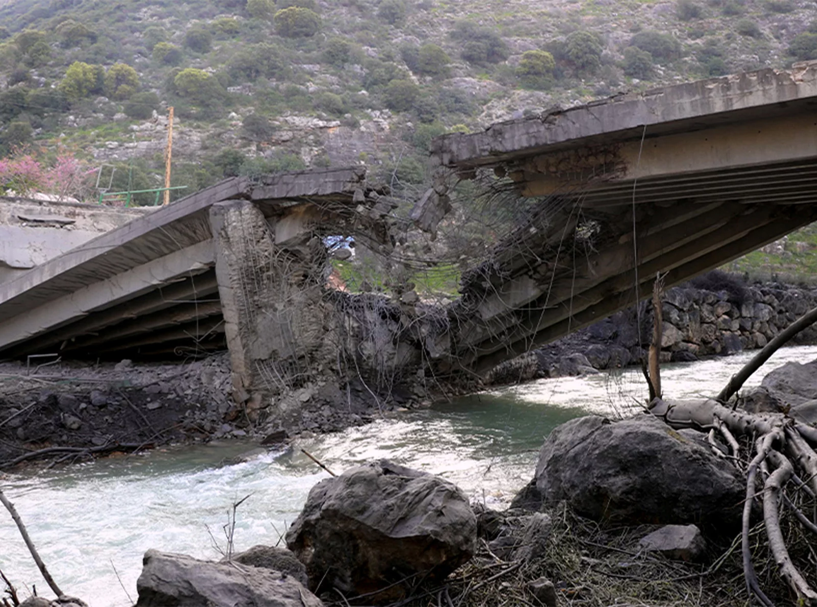 lebanon’s-southern-bridges-at-the-center-of-conflict