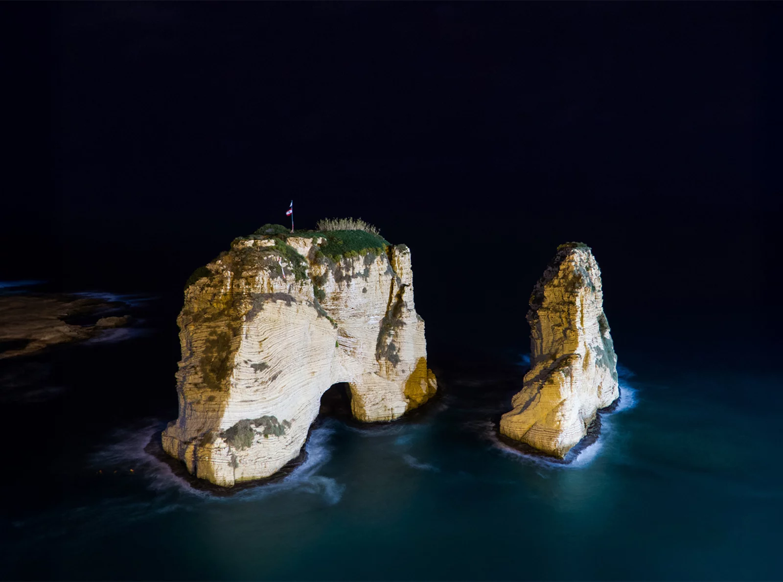 raouché-rock-replaces-jerusalem-a-quiet-“coup”-in-beirut