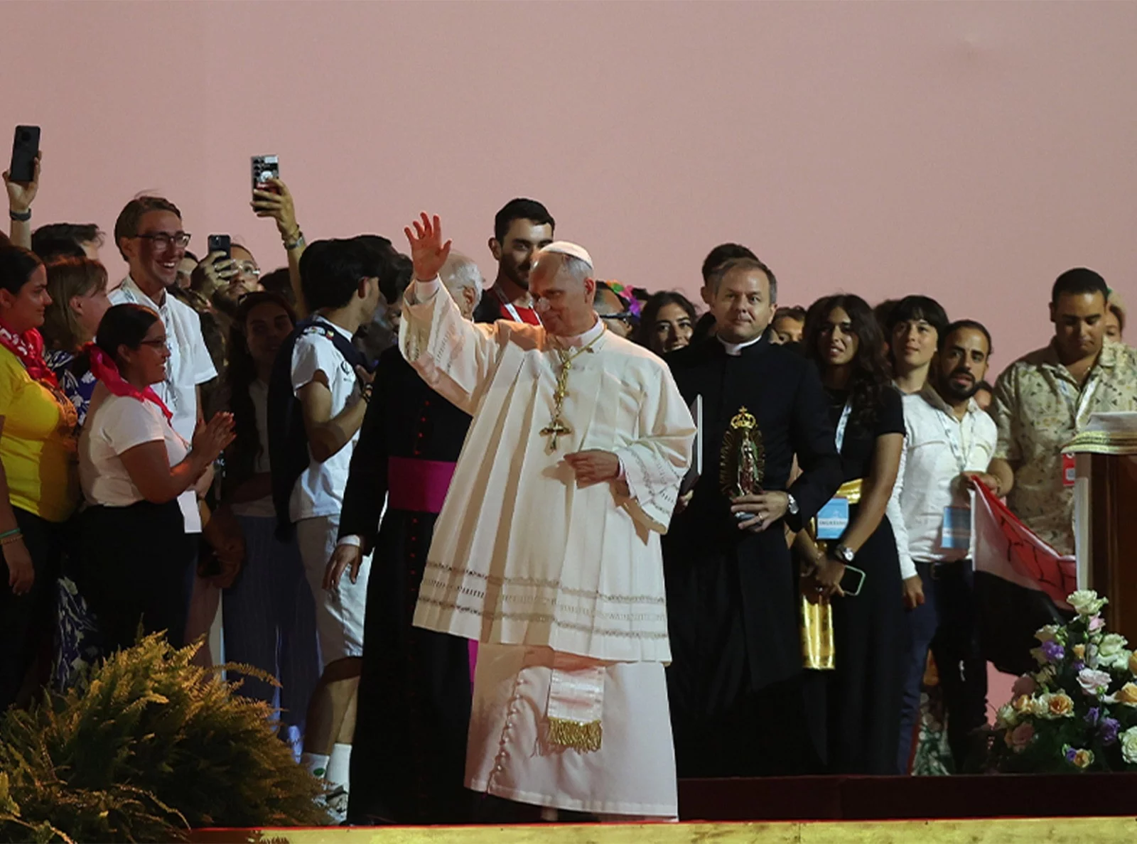 pope-leo-xiv-meets-lebanon’s-youth-in-bkerke