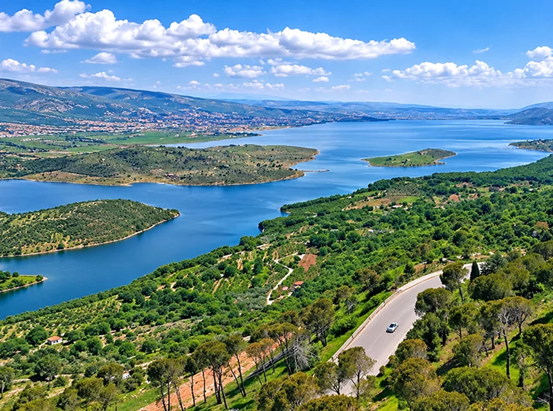 Saghbine, where the mountain meets the lake